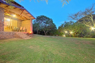 The chalets with braai & tree view